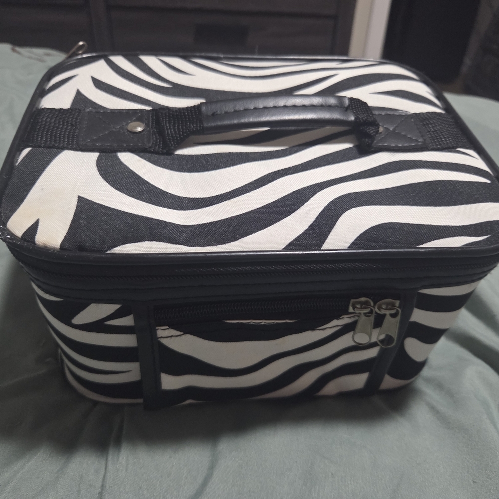 15PC SET ZEBRA PRINT GIFTS (INCLUDING JEWELRY, TRAIN CASE & ESTEE LAUDER BAG!) - Picture 5 of 6